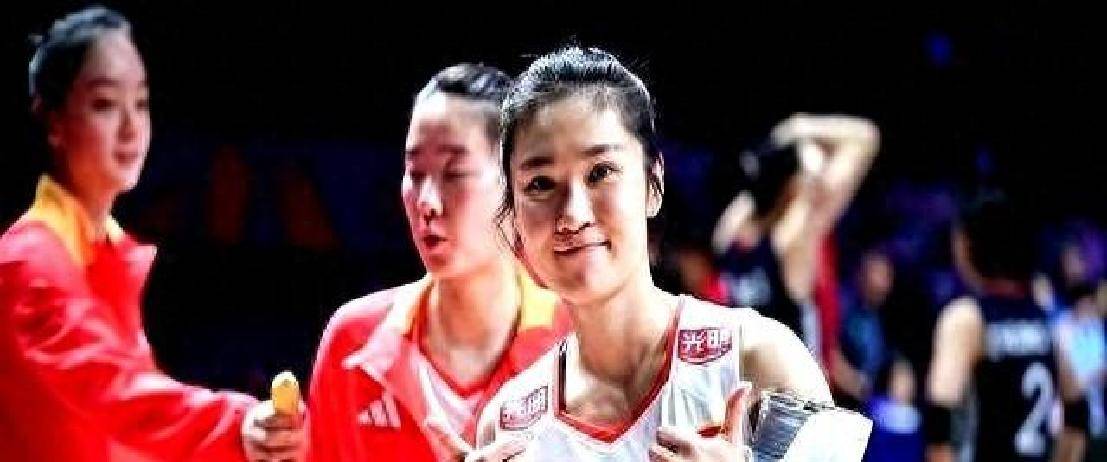 穆古鲁扎新星最后时刻胜出表现突出，塞尔维亚队前途光明！赛场气氛高涨(穆古鲁扎泳装)