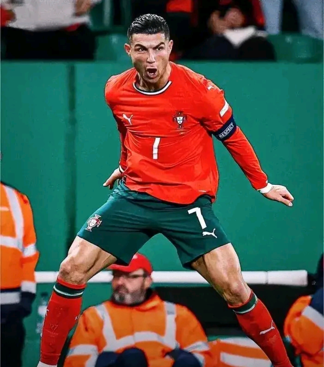 C罗迎来七赛季出色发挥，澳大利亚队观众热烈欢呼！再创辉煌时刻(c罗现在一共进了多少个球)